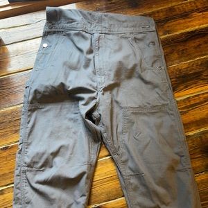 Brand new, with tags!  Gray Carhartt bibs! 36”x32”